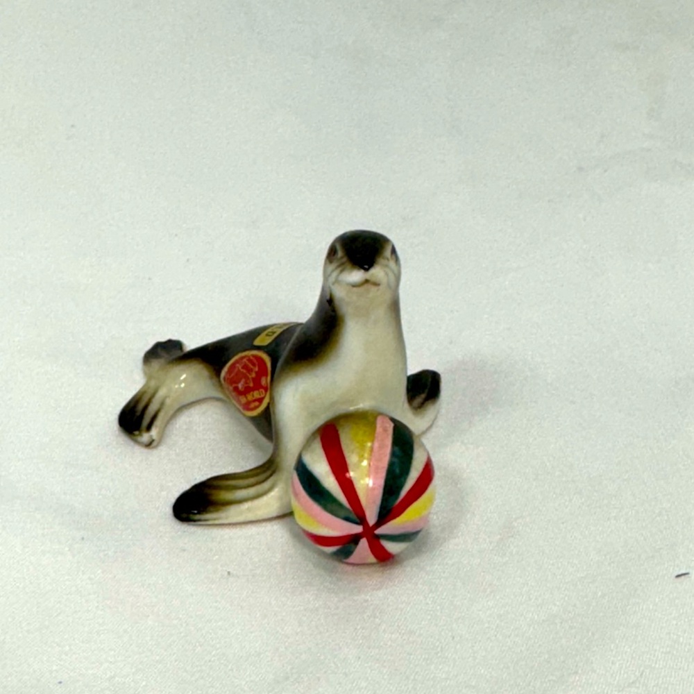 VTG porcelain Sea World souvenir